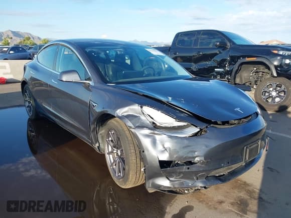 ✅ 2019 Tesla Model 3 Long Range • VIN: 5YJ3E1EB4KF386067 • Lot: 42606003. Wystawiony na IAAI z przebiegiem 54 655 mil. Bezpłatny archiwum sprzedaży aukcyjnych z USA i szczegółowy raport historii pojazdu na DreamBid. Zdjęcie 6.
