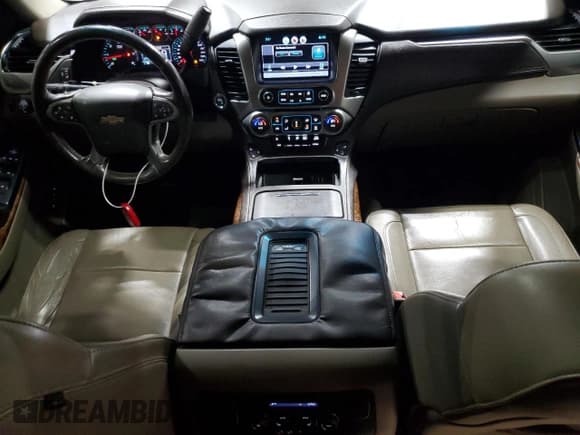 ✅ 2015 Chevrolet Suburban LTZ • VIN: 1GNSKKKCXFR723694 • Lot: 81478045. Listed on Copart with 218,436 mi. Free auction sales archive from the USA and detailed vehicle history report at DreamBid. Image 8.
