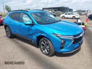 ✅ 2025 Chevrolet Trax LT • VIN: KL77LHEP3SC280988 • Лот: 42983796. Опубликован ранее на IAAI с пробегом 460 миль. Бесплатный доступ к архиву аукционных продаж из США и подробный отчёт об истории автомобиля на DreamBid. Изображение 1.