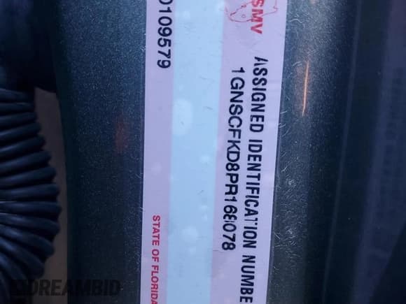 ✅ 2023 Chevrolet Suburban Premier • VIN: 1GNSCFKD8PR168078 • Lot: 63899694. Wystawiony na Copart z przebiegiem 21 309 mil. Bezpłatny archiwum sprzedaży aukcyjnych z USA i szczegółowy raport historii pojazdu na DreamBid. Zdjęcie 13.