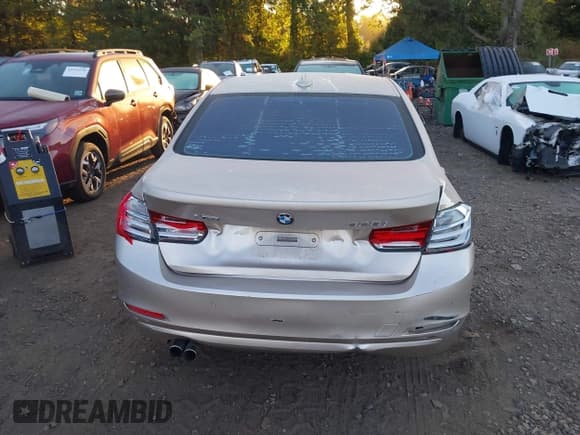 ✅ 2015 BMW 3 Series 328i xDrive • VIN: WBA3B5G58FNS18962 • Lot: 43360488. Listed on IAAI with 73,256 mi. Free auction sales archive from the USA and detailed vehicle history report at DreamBid. Image 16.