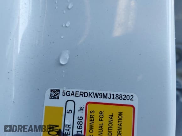✅ 2021 Buick Enclave Avenir • VIN: 5GAERDKW9MJ188202 • Lot: 40928076. Wystawiony na IAAI z przebiegiem 63 786 mil. Bezpłatny archiwum sprzedaży aukcyjnych z USA i szczegółowy raport historii pojazdu na DreamBid. Zdjęcie 9.