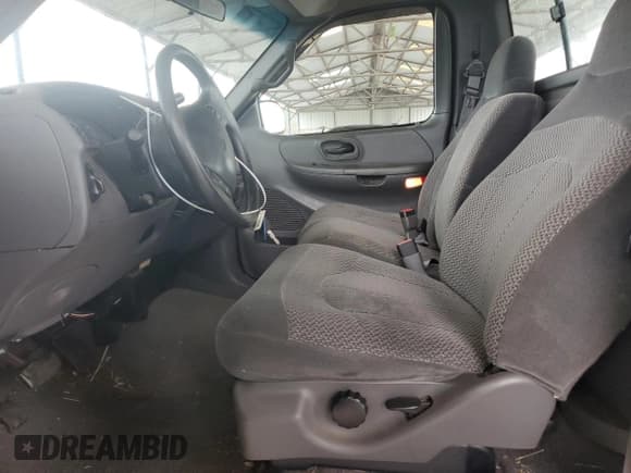 ✅ 1999 Ford F-150 XL • VIN: 2FTRF17L0XCB19827 • Lot: 85282164. Wystawiony na Copart z przebiegiem 52 103 mil. Bezpłatny archiwum sprzedaży aukcyjnych z USA i szczegółowy raport historii pojazdu na DreamBid. Zdjęcie 7.