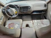 ✅ 1999 Ford F-150 XL • VIN: 1FTRX08W1XKA32224 • Lot: 71738115. Wystawiony na Copart z przebiegiem 272 309 mil. Bezpłatny archiwum sprzedaży aukcyjnych z USA i szczegółowy raport historii pojazdu na DreamBid. Zdjęcie 8.