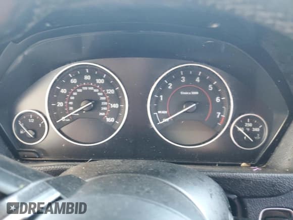 ✅ 2015 BMW 3 Series 328i • VIN: WBA3A5C59FP604092 • Lot: 83976445. Wystawiony na Copart z przebiegiem Nie podano. Bezpłatny archiwum sprzedaży aukcyjnych z USA i szczegółowy raport historii pojazdu na DreamBid. Zdjęcie 9.