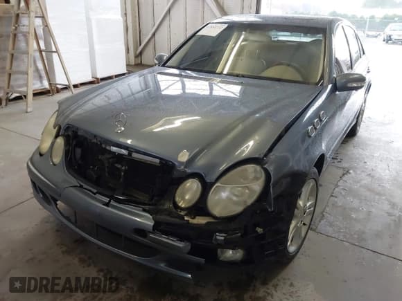 ✅ 2005 Mercedes-Benz E 500 • VIN: WDBUF70J55A627956 • Lot: 41854732. Wystawiony na IAAI z przebiegiem 223 945 mil. Bezpłatny archiwum sprzedaży aukcyjnych z USA i szczegółowy raport historii pojazdu na DreamBid. Zdjęcie 6.