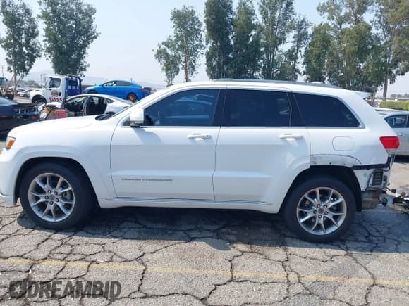 ✅ 2015 Jeep Grand Cherokee Summit • VIN: 1C4RJEJG8FC232253 • Lot: 42725115. Listed on IAAI with 133,600 mi. Free auction sales archive from the USA and detailed vehicle history report at DreamBid. Image 15.
