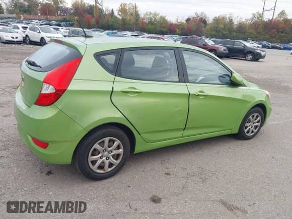 2012 Hyundai Accent GS z VIN KMHCT5AE2CU052993, wystawiony jako IAAI lot #43589389 z przebiegiem 91 873 mil mil oraz . Historia ofert i sprzedaży dostępna na DreamBid. Obrazek 4.