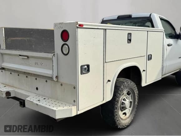 ✅ 2015 Chevrolet Silverado 2500HD Work Truck • VIN: 1GB0CUEG7FZ519530 • Lot: 56234965. Wystawiony na Copart z przebiegiem Nie podano. Bezpłatny archiwum sprzedaży aukcyjnych z USA i szczegółowy raport historii pojazdu na DreamBid. Zdjęcie 4.