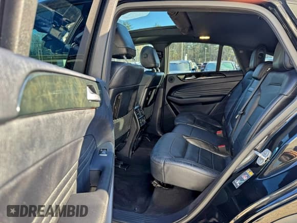 ✅ 2018 Mercedes-Benz GLE 43 AMG • VIN: 4JGED6EB1JA100199 • Лот: 94232305. Опубликован ранее на Copart с пробегом 149 317 миль. Бесплатный доступ к архиву аукционных продаж из США и подробный отчёт об истории автомобиля на DreamBid. Изображение 7.