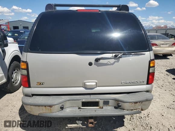 ✅ 2004 Chevrolet Suburban Z71 • VIN: 3GNFK16Z34G275757 • Лот: 56422775. Опубликован ранее на Copart с пробегом 209 661 миль. Бесплатный доступ к архиву аукционных продаж из США и подробный отчёт об истории автомобиля на DreamBid. Изображение 6.