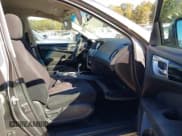 ✅ 2015 Nissan Pathfinder SV • VIN: 5N1AR2MNXFC686899 • Lot: 43516693. Wystawiony na IAAI z przebiegiem 172 363 mil. Bezpłatny archiwum sprzedaży aukcyjnych z USA i szczegółowy raport historii pojazdu na DreamBid. Zdjęcie 5.