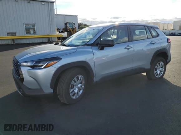 ✅ 2024 Toyota Corolla Cross L • VIN: 7MUAAAAG4RV117745 • Lot: 93353735. Wystawiony na Copart z przebiegiem 3 845 mil. Bezpłatny archiwum sprzedaży aukcyjnych z USA i szczegółowy raport historii pojazdu na DreamBid. Zdjęcie 1.