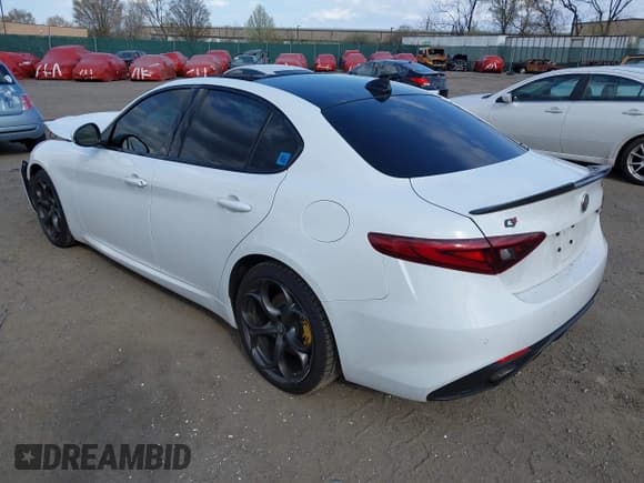 ✅ 2017 Alfa Romeo Giulia Ti • VIN: ZARFAEENXH7560223 • Lot: 41923690. Listed on IAAI with 76,004 mi. Free auction sales archive from the USA and detailed vehicle history report at DreamBid. Image 3.