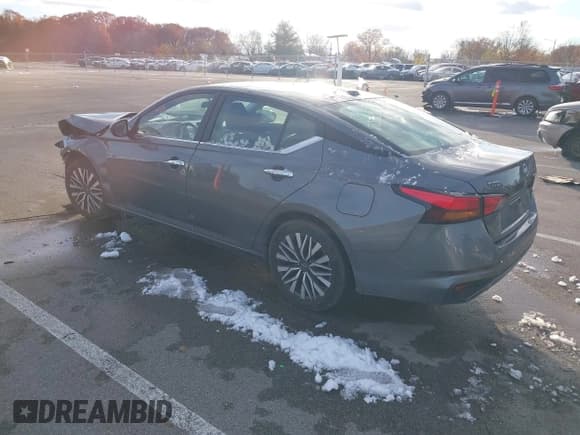 ✅ 2024 Nissan Altima SV • VIN: 1N4BL4DV2RN383006 • Lot: 43671386. Listed on IAAI with 41,584 mi. Free auction sales archive from the USA and detailed vehicle history report at DreamBid. Image 3.