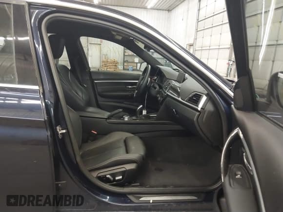 ✅ 2016 BMW 3 Series 328i xDrive • VIN: WBA8E3C52GK501979 • Lot: 41691109. Wystawiony na IAAI z przebiegiem 76 289 mil. Bezpłatny archiwum sprzedaży aukcyjnych z USA i szczegółowy raport historii pojazdu na DreamBid. Zdjęcie 5.