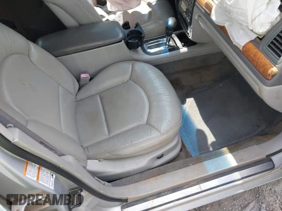 ✅ 1999 Lincoln Continental • VIN: 1LNHM97V5XY630004 • Лот: 42434619. Опубликован ранее на IAAI с пробегом 175 458 миль. Бесплатный доступ к архиву аукционных продаж из США и подробный отчёт об истории автомобиля на DreamBid. Изображение 5.