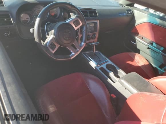 ✅ 2014 Dodge Challenger SRT-8 • VIN: 2C3CDYCJ4EH101599 • Lot: 87943745. Wystawiony na Copart z przebiegiem 74 407 mil. Bezpłatny archiwum sprzedaży aukcyjnych z USA i szczegółowy raport historii pojazdu na DreamBid. Zdjęcie 8.