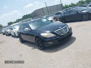 2009 Hyundai Genesis z VIN KMHGC46F59U055120, wystawiony jako IAAI lot #42703359 z przebiegiem 158 869 mil mil oraz . Historia ofert i sprzedaży dostępna na DreamBid. Obrazek 1.