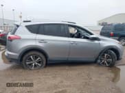 ✅ 2017 Toyota RAV4 XLE • VIN: 2T3WFREV7HW368488 • Lot: 41579590. Wystawiony na IAAI z przebiegiem 100 196 mil. Bezpłatny archiwum sprzedaży aukcyjnych z USA i szczegółowy raport historii pojazdu na DreamBid. Zdjęcie 13.