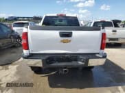 ✅ 2008 Chevrolet Silverado 2500HD 1LT • VIN: 1GCHK29K98E114493 • Lot: 70193904. Wystawiony na Copart z przebiegiem 215 117 mil. Bezpłatny archiwum sprzedaży aukcyjnych z USA i szczegółowy raport historii pojazdu na DreamBid. Zdjęcie 6.