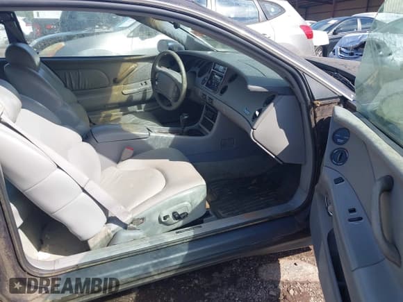 ✅ 1999 Buick Riviera • VIN: 1G4GD2219X4701588 • Лот: 43294445. Опубликован ранее на IAAI с пробегом 137 697 миль. Бесплатный доступ к архиву аукционных продаж из США и подробный отчёт об истории автомобиля на DreamBid. Изображение 5.