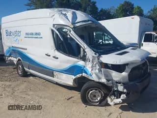 ✅ 2022 Ford Transit Cargo • VIN: 1FTBR3X81NKA63860 • Lot: 42323904. Wystawiony na IAAI z przebiegiem 94 473 mil. Bezpłatny archiwum sprzedaży aukcyjnych z USA i szczegółowy raport historii pojazdu na DreamBid. Zdjęcie 1.