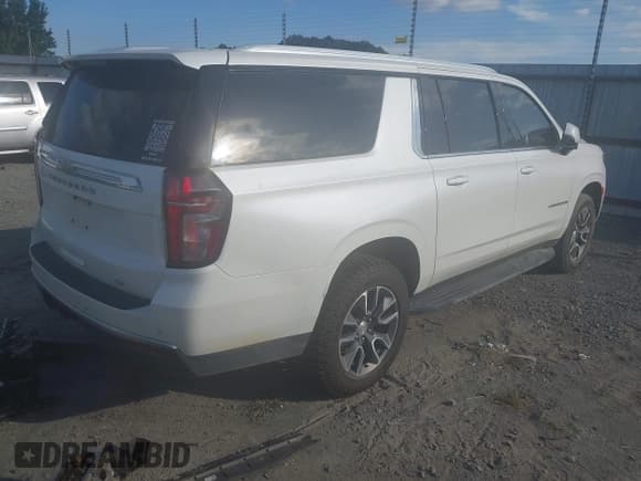 ✅ 2021 Chevrolet Suburban LT • VIN: 1GNSCCKD8MR305059 • Lot: 43300388. Wystawiony na IAAI z przebiegiem 122 421 mil. Bezpłatny archiwum sprzedaży aukcyjnych z USA i szczegółowy raport historii pojazdu na DreamBid. Zdjęcie 4.