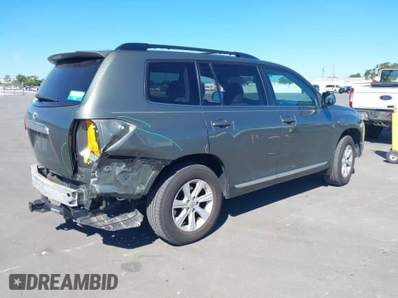 ✅ 2013 Toyota Highlander SE • VIN: 5TDZK3EH9DS103583 • Лот: 43472460. Опубликован ранее на IAAI с пробегом 105 782 миль. Бесплатный доступ к архиву аукционных продаж из США и подробный отчёт об истории автомобиля на DreamBid. Изображение 4.