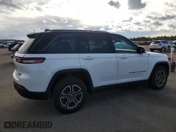 ✅ 2022 Jeep Grand Cherokee Trailhawk • VIN: 1C4RJHCG1N8612597 • Lot: 92627245. Listed on Copart with 16,437 mi. Free auction sales archive from the USA and detailed vehicle history report at DreamBid. Image 3.