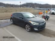 ✅ 2013 Hyundai Veloster w/Black Int • VIN: KMHTC6ADXDU149793 • Lot: 41537953. Wystawiony na IAAI z przebiegiem 117 635 mil. Bezpłatny archiwum sprzedaży aukcyjnych z USA i szczegółowy raport historii pojazdu na DreamBid. Zdjęcie 1.