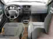 2005 Dodge Dakota ST z VIN 1D7HW28K55S265016, wystawiony jako Copart lot #81959724 z przebiegiem 154 306 mil mil oraz Czysty tytuł • Clean title. Historia ofert i sprzedaży dostępna na DreamBid. Obrazek 8.