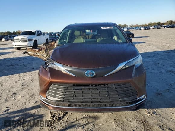 ✅ 2023 Toyota Sienna XLE • VIN: 5TDYRKEC1PS167062 • Lot: 90842155. Listed on Copart with 40,851 mi. Free auction sales archive from the USA and detailed vehicle history report at DreamBid. Image 5.