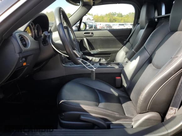 ✅ 2010 Mazda MX-5 Miata Touring • VIN: JM1NC2EF7A0210828 • Lot: 74494794. Wystawiony na Copart z przebiegiem 20 168 mil. Bezpłatny archiwum sprzedaży aukcyjnych z USA i szczegółowy raport historii pojazdu na DreamBid. Zdjęcie 7.