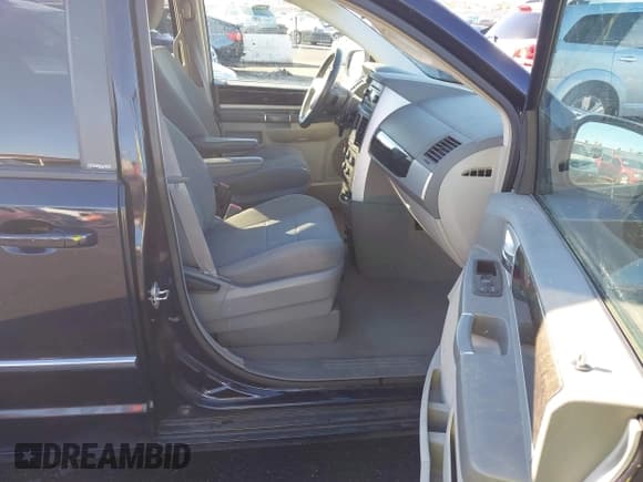 ✅ 2010 Dodge Grand Caravan SXT • VIN: 2D4RN5DX0AR138824 • Лот: 43646266. Опубликован ранее на IAAI с пробегом 153 299 миль. Бесплатный доступ к архиву аукционных продаж из США и подробный отчёт об истории автомобиля на DreamBid. Изображение 5.