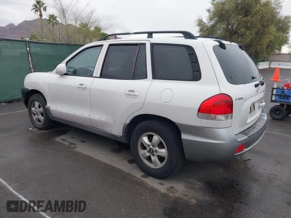 ✅ 2005 Hyundai Santa Fe GLS • VIN: KM8SC13D75U946581 • Lot: 43775010. Wystawiony na IAAI z przebiegiem 237 150 mil. Bezpłatny archiwum sprzedaży aukcyjnych z USA i szczegółowy raport historii pojazdu na DreamBid. Zdjęcie 3.