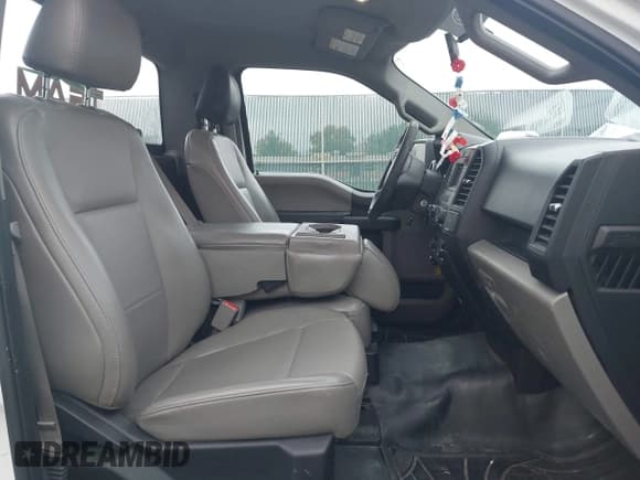 ✅ 2017 Ford F-150 XL • VIN: 1FTMF1E80HKD56985 • Lot: 43636251. Wystawiony na IAAI z przebiegiem 169 726 mil. Bezpłatny archiwum sprzedaży aukcyjnych z USA i szczegółowy raport historii pojazdu na DreamBid. Zdjęcie 5.