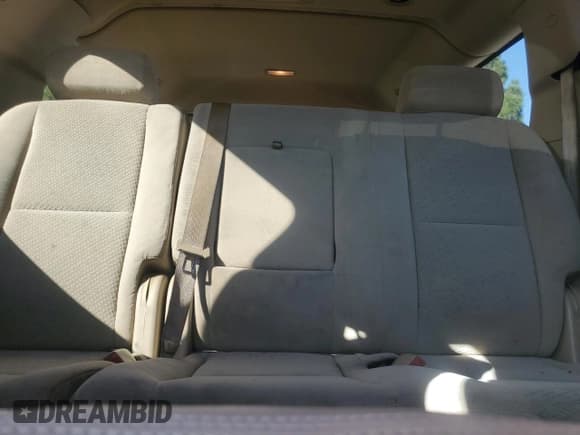 ✅ 2007 Chevrolet Suburban LT • VIN: 3GNFC16077G315275 • Lot: 90644885. Wystawiony na Copart z przebiegiem 211 773 mil. Bezpłatny archiwum sprzedaży aukcyjnych z USA i szczegółowy raport historii pojazdu na DreamBid. Zdjęcie 10.