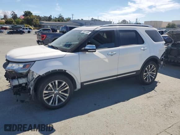 ✅ 2019 Ford Explorer Platinum • VIN: 1FM5K8HT0KGA77485 • Lot: 70001105. Listed on Copart with 32,740 mi. Free auction sales archive from the USA and detailed vehicle history report at DreamBid. Image 1.