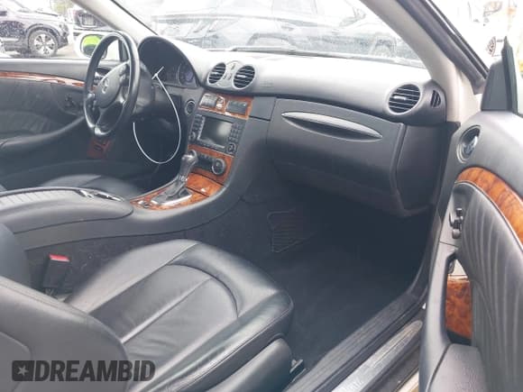 ✅ 2009 Mercedes-Benz CLK 350 • VIN: WDBTK56F49F264895 • Lot: 41781456. Wystawiony na IAAI z przebiegiem 136 767 mil. Bezpłatny archiwum sprzedaży aukcyjnych z USA i szczegółowy raport historii pojazdu na DreamBid. Zdjęcie 5.