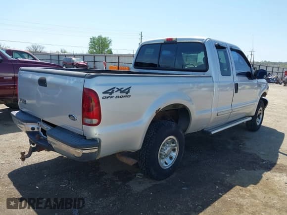 ✅ 2002 Ford F-250 XL • VIN: 1FTNX21L82EA78294 • Лот: 42001686. Опубликован ранее на IAAI с пробегом 2 852 130 миль. Бесплатный доступ к архиву аукционных продаж из США и подробный отчёт об истории автомобиля на DreamBid. Изображение 4.