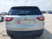 ✅ 2020 Chevrolet Traverse LT Cloth • VIN: 1GNERGKW5LJ242035 • Lot: 42150543. Listed on IAAI with 101,705 mi. Free auction sales archive from the USA and detailed vehicle history report at DreamBid. Image 16.