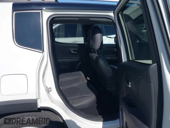 ✅ 2018 Jeep Renegade Limited • VIN: ZACCJADB6JPH26260 • Lot: 43646715. Wystawiony na IAAI z przebiegiem 85 705 mil. Bezpłatny archiwum sprzedaży aukcyjnych z USA i szczegółowy raport historii pojazdu na DreamBid. Zdjęcie 8.