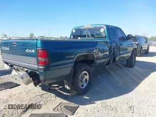 1998 Dodge 1500 z VIN 1B7HF13Z3WJ213495, wystawiony jako IAAI lot #43425518 z przebiegiem 280 563 mil mil oraz . Historia ofert i sprzedaży dostępna na DreamBid. Obrazek 4.