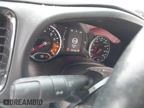 ✅ 2018 Jeep Renegade Latitude • VIN: ZACCJBBB7JPH09508 • Lot: 42896543. Wystawiony na IAAI z przebiegiem 123 776 mil. Bezpłatny archiwum sprzedaży aukcyjnych z USA i szczegółowy raport historii pojazdu na DreamBid. Zdjęcie 15.