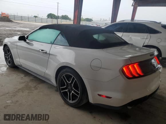 ✅ 2018 Ford Mustang EcoBoost Premium • VIN: 1FATP8UH5J5143091 • Lot: 86106365. Listed on Copart with 98,128 mi. Free auction sales archive from the USA and detailed vehicle history report at DreamBid. Image 2.