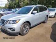 ✅ 2017 Nissan Pathfinder SL • VIN: 5N1DR2MM5HC624625 • Lot: 43146574. Wystawiony na IAAI z przebiegiem 124 555 mil. Bezpłatny archiwum sprzedaży aukcyjnych z USA i szczegółowy raport historii pojazdu na DreamBid. Zdjęcie 17.