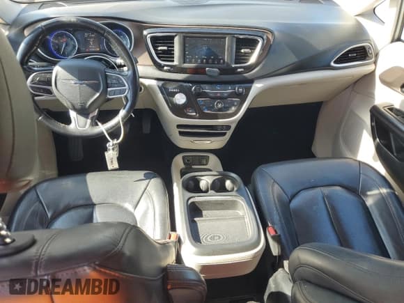 ✅ 2019 Chrysler Pacifica Touring L • VIN: 2C4RC1BG5KR625761 • Лот: 70656445. Опубликован ранее на Copart с пробегом 152 828 миль. Бесплатный доступ к архиву аукционных продаж из США и подробный отчёт об истории автомобиля на DreamBid. Изображение 8.