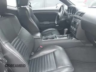 ✅ 2010 Dodge Challenger R/T Classic • VIN: 2B3CJ5DT3AH217956 • Lot: 41513834. Wystawiony na IAAI z przebiegiem 111 320 mil. Bezpłatny archiwum sprzedaży aukcyjnych z USA i szczegółowy raport historii pojazdu na DreamBid. Zdjęcie 5.