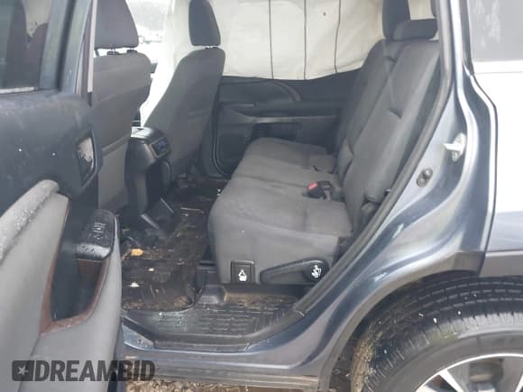 ✅ 2018 Toyota Highlander LE • VIN: 5TDBZRFH0JS840018 • Lot: 41621355. Wystawiony na IAAI z przebiegiem 128 495 mil. Bezpłatny archiwum sprzedaży aukcyjnych z USA i szczegółowy raport historii pojazdu na DreamBid. Zdjęcie 8.